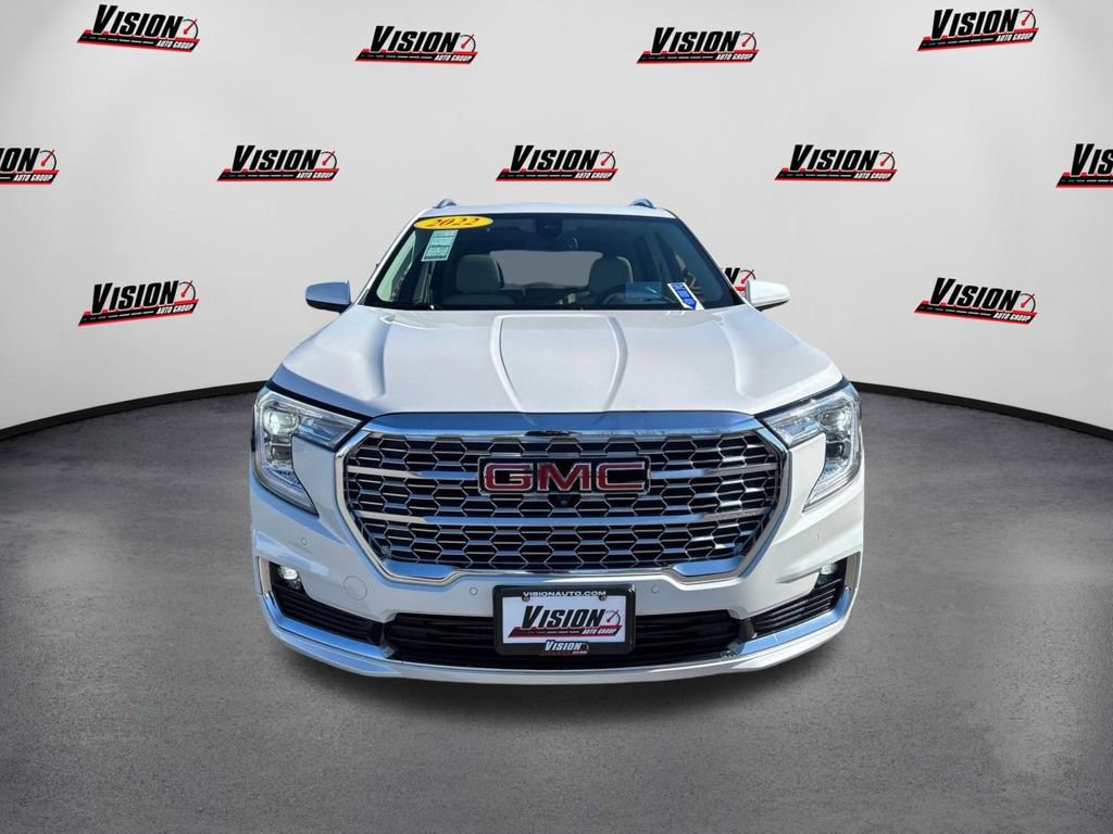Used 2022 GMC Terrain Denali w/ Denali Premium Package AWD/4WD image 2