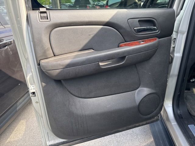 Used 2009 Chevrolet Suburban LTZ image 12