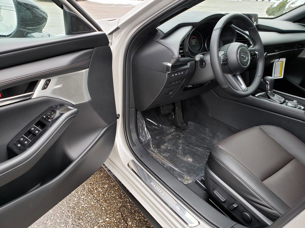 New 2026 MAZDA MAZDA3 Hatchback w/Premium Plus Pkg image 6
