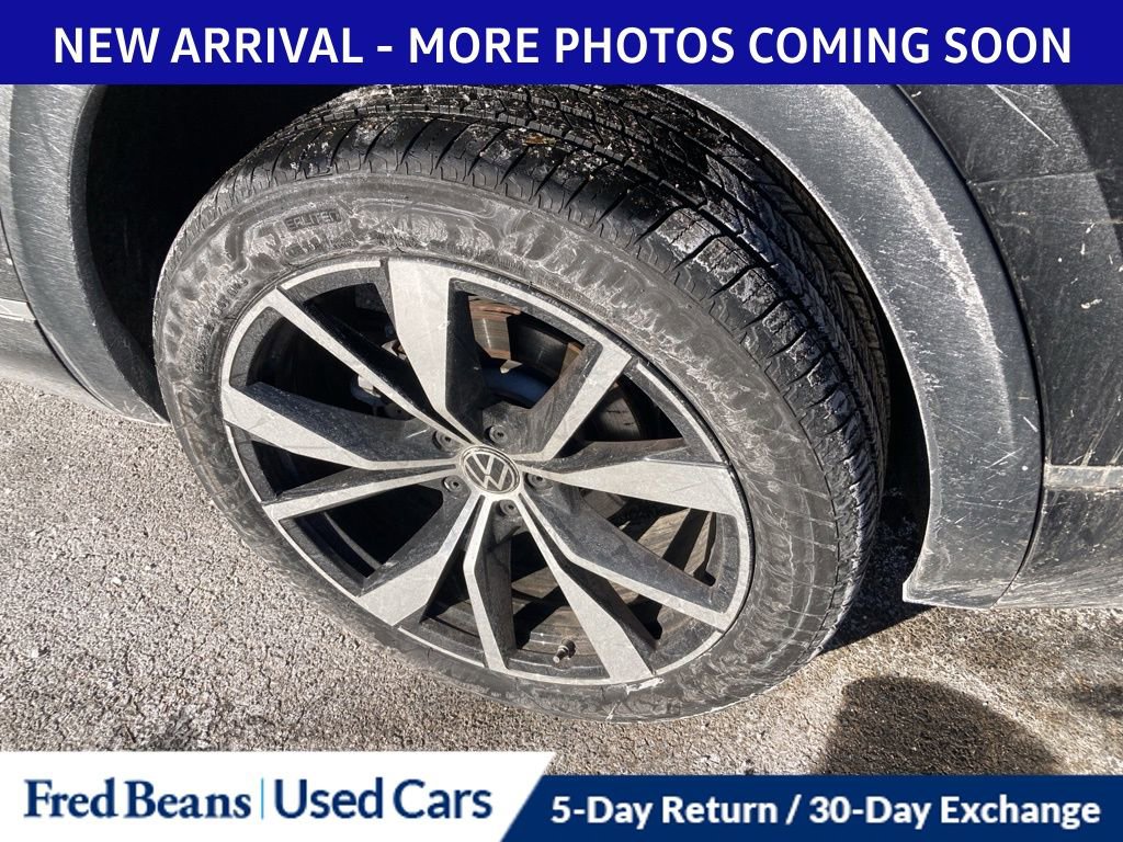 Used 2025 Volkswagen Atlas SEL Premium R-Line image 7