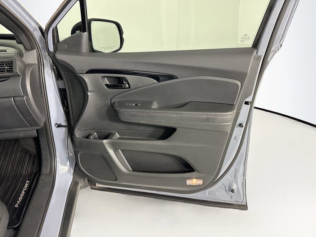 Certified 2025 Honda Passport Black Edition image 25
