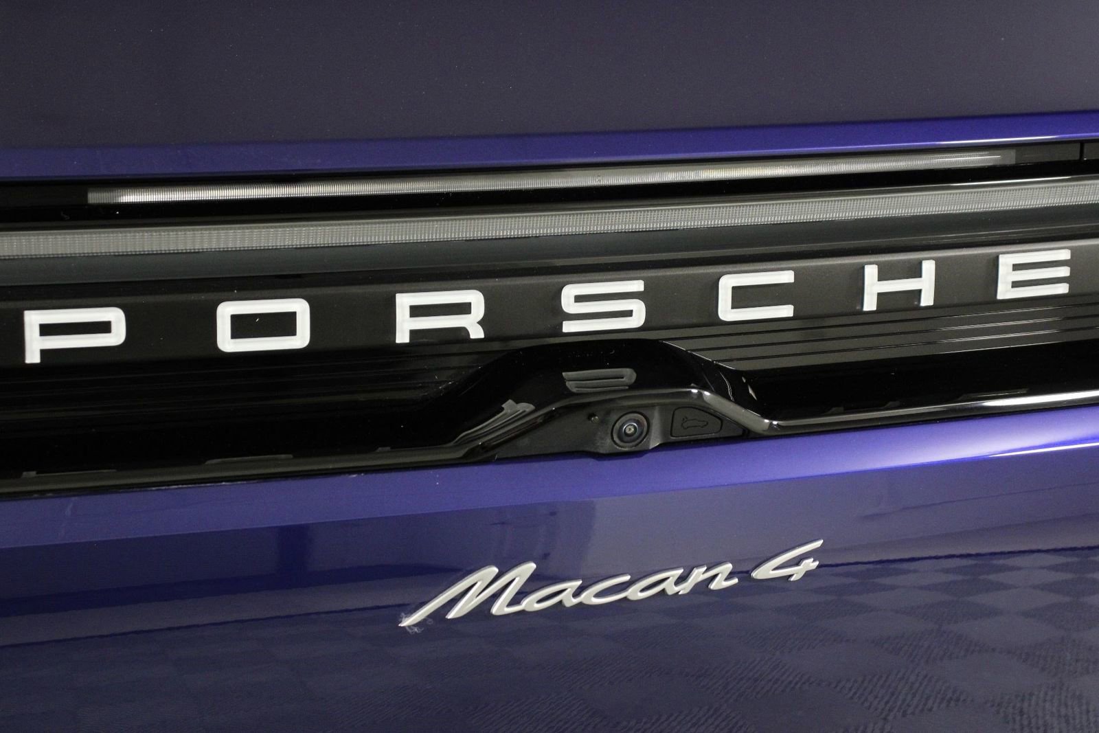 Certified 2025 Porsche Macan 4 Electric AWD/4WD image 22