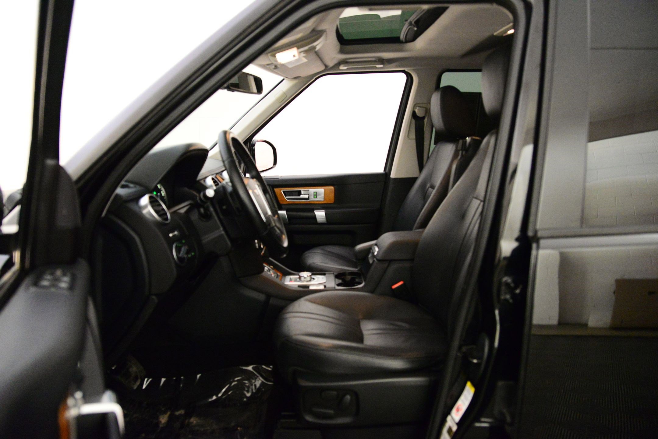 Used 2016 Land Rover LR4 image 21