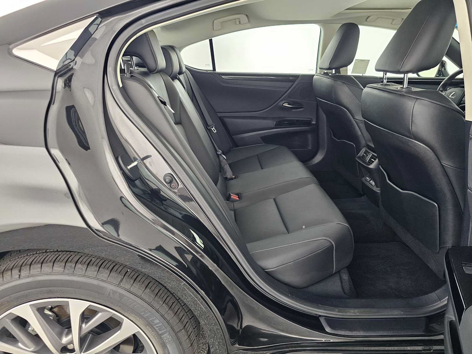 Certified 2024 Lexus ES 350 w/ Accessory Package (Z2) FWD image 12