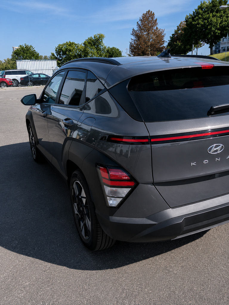 Used 2025 Hyundai Kona SEL FWD image 4