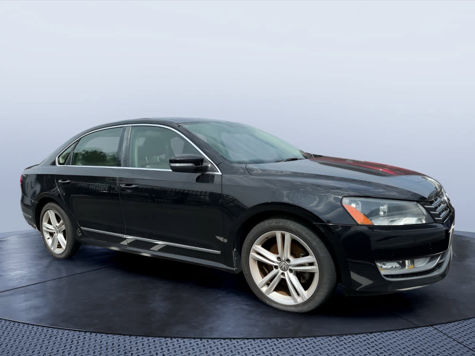 Used 2015 Volkswagen Passat TDI SE FWD image 1