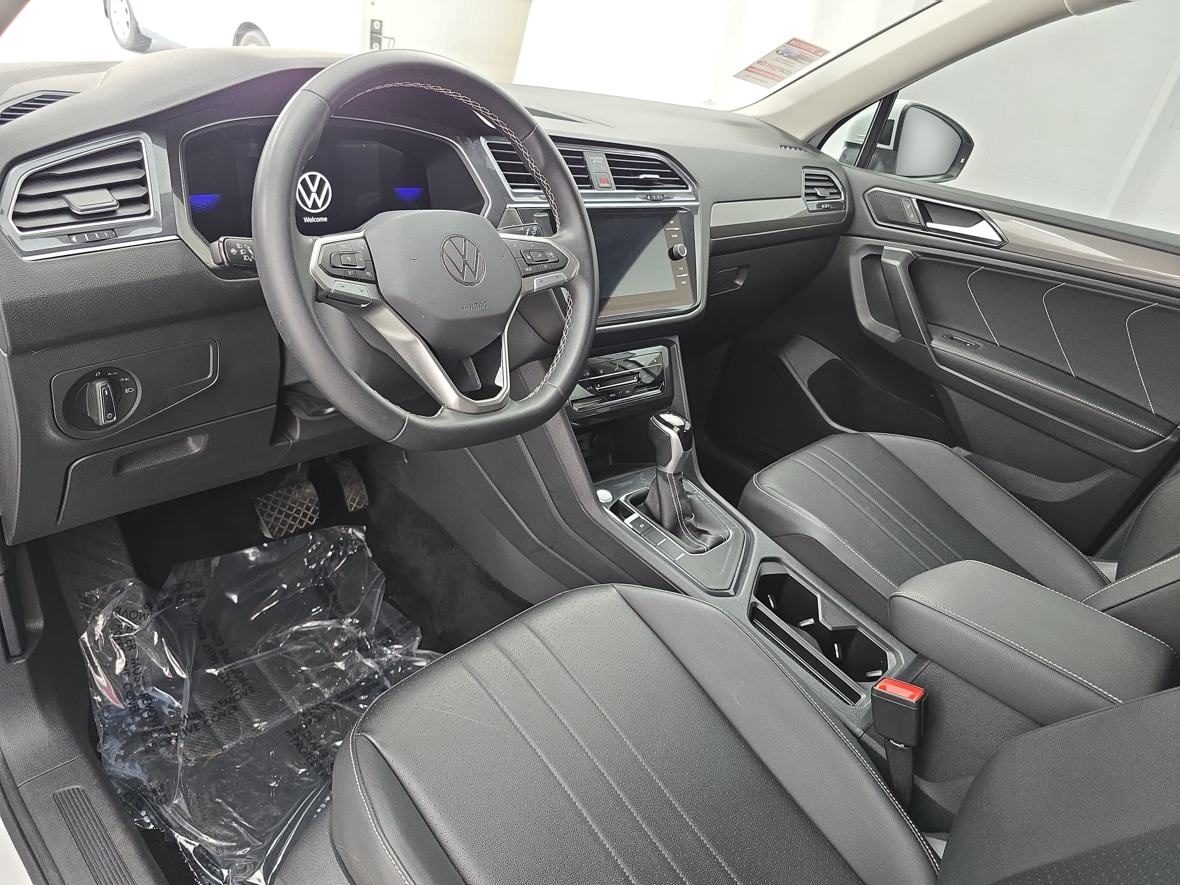 Used 2023 Volkswagen Tiguan SE FWD image 17