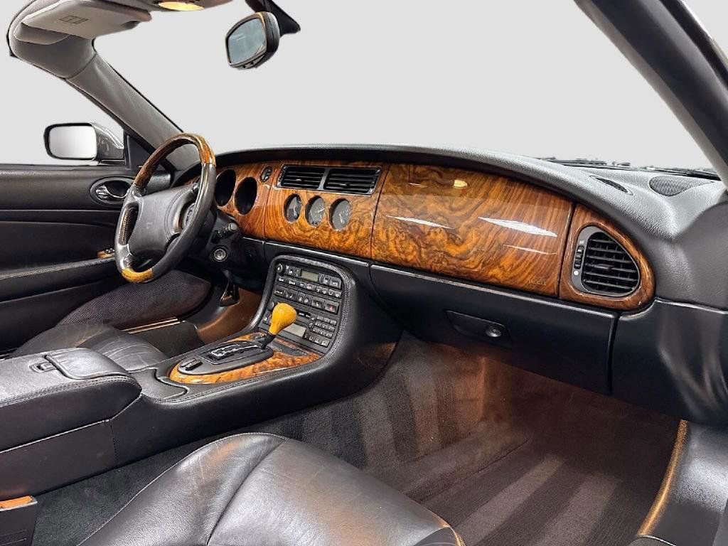 Used 2000 Jaguar XK8 Convertible image 20