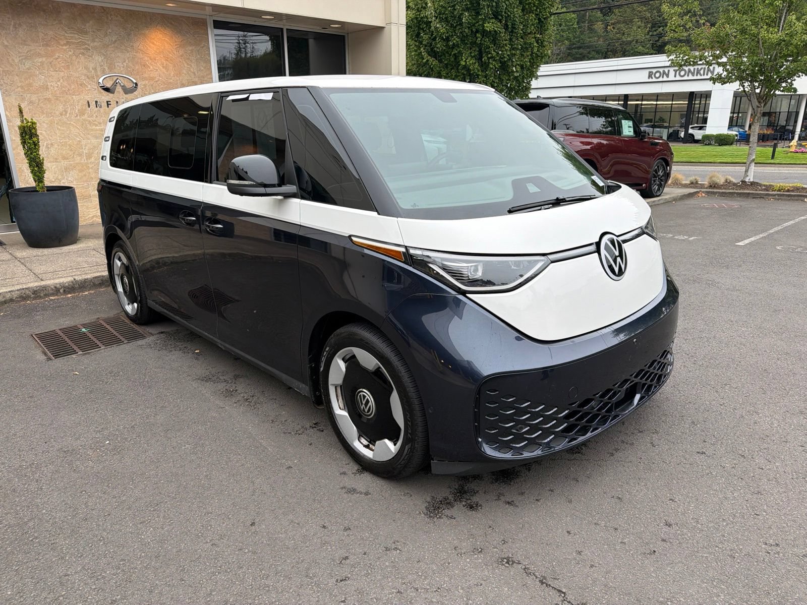 Used 2025 Volkswagen ID. Buzz Pro S Plus AWD/4WD image 3