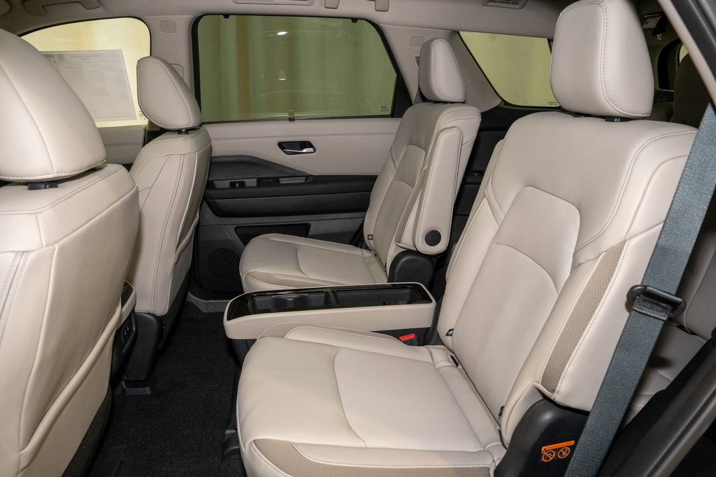 New 2026 Nissan Pathfinder SL w/ SL Premium Package image 11