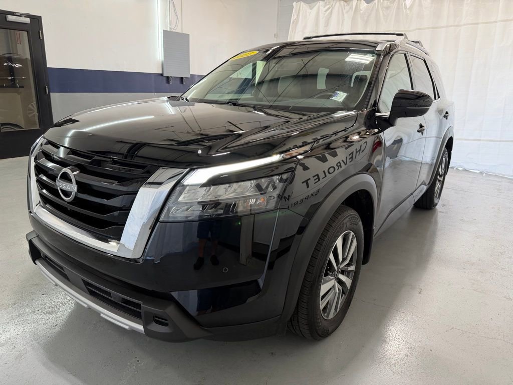 Used 2025 Nissan Pathfinder SL AWD/4WD image 37