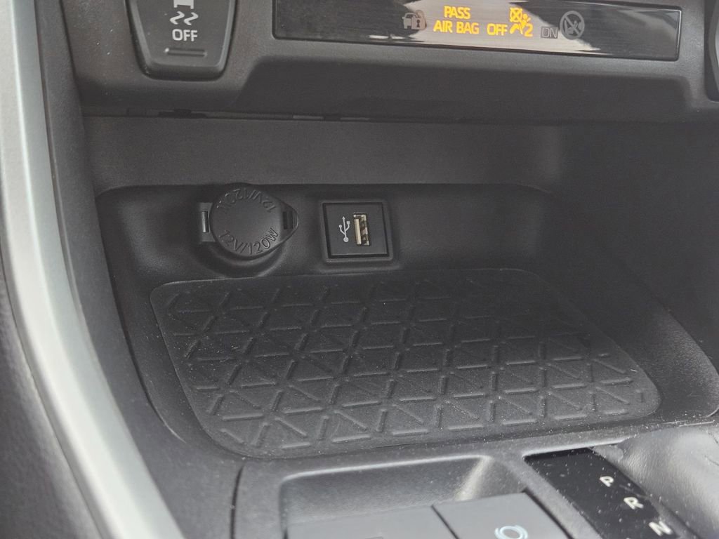 Used 2023 Toyota RAV4 XLE Premium image 27