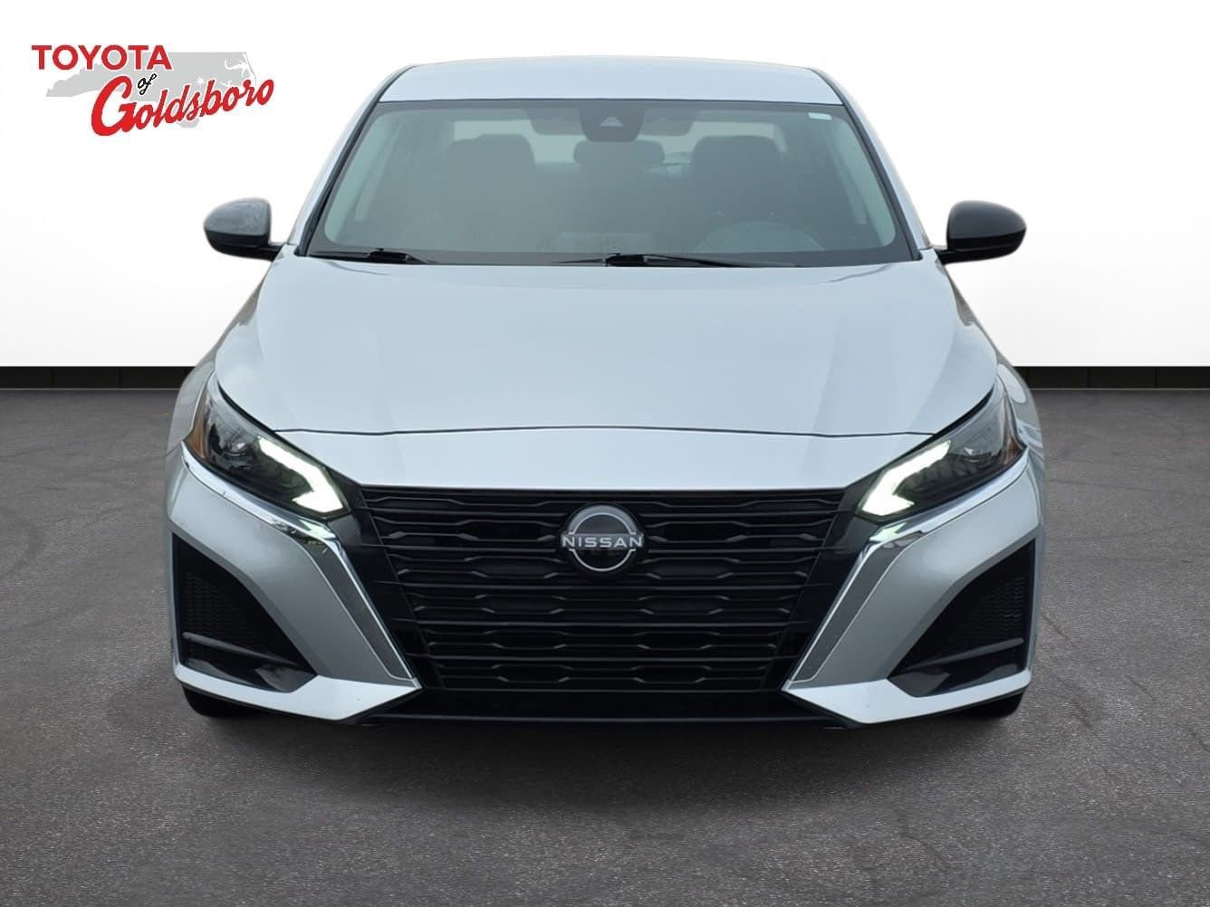 Used 2024 Nissan Altima 2.5 SV image 2