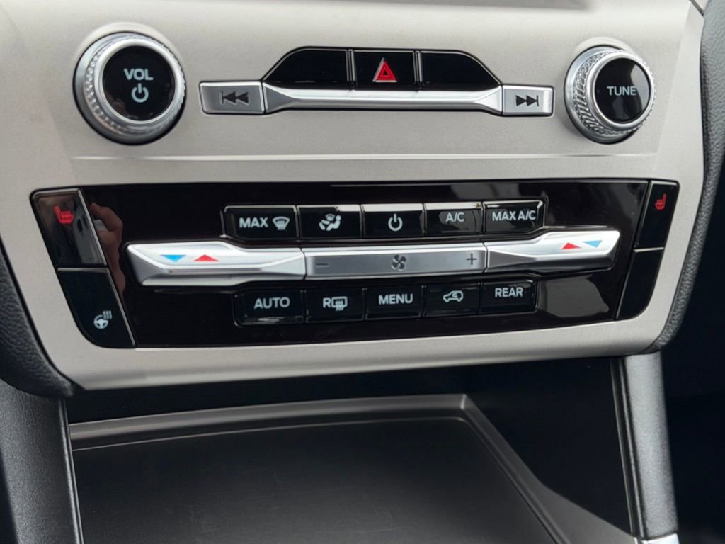 Used 2022 Ford Explorer XLT w/ Equipment Group 202A image 19