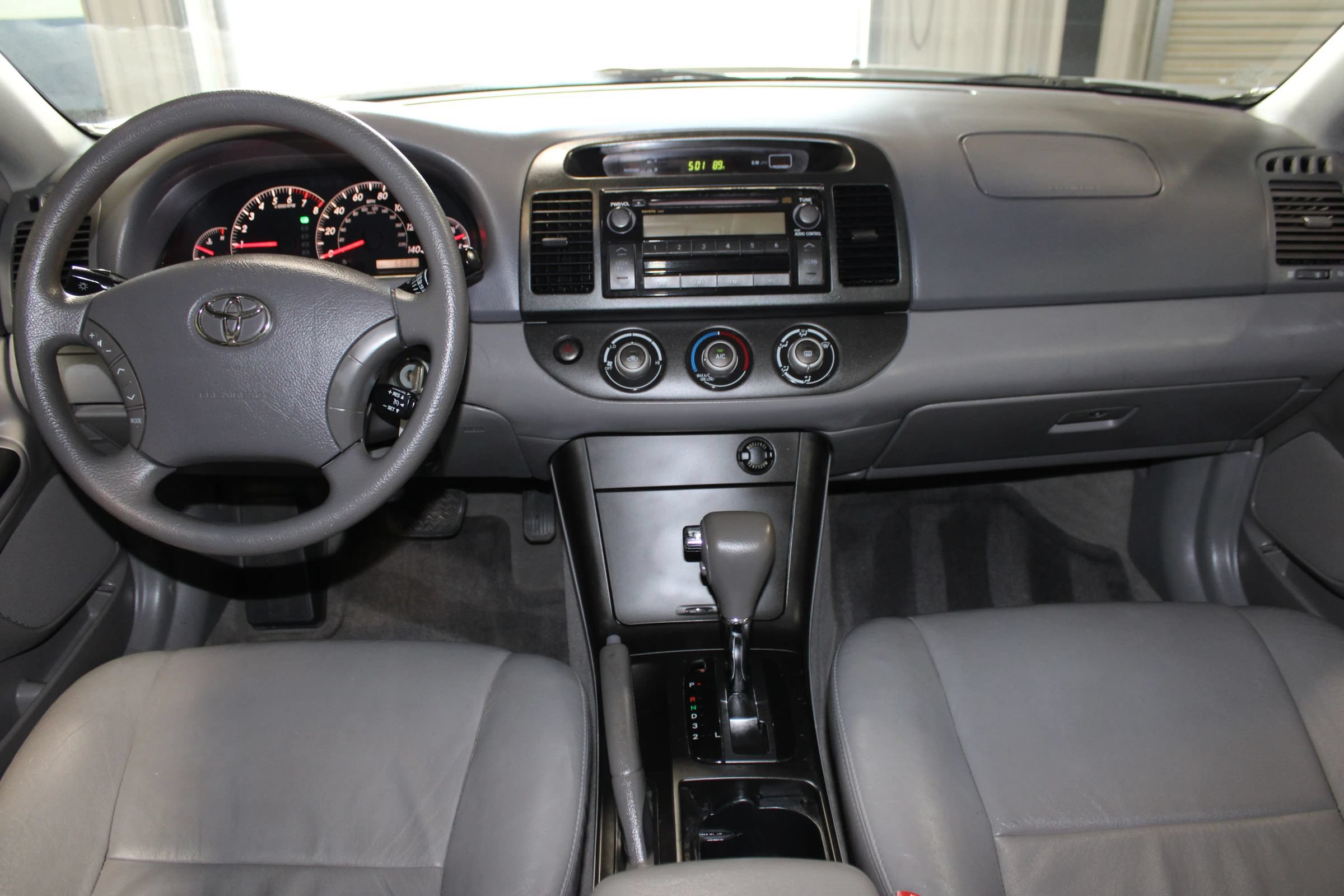 Used 2006 Toyota Camry LE FWD image 12
