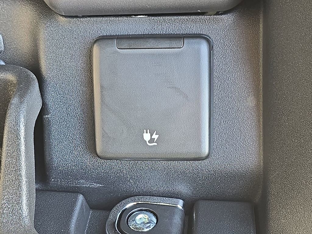 New 2026 Land Rover Defender 110 V8 image 13