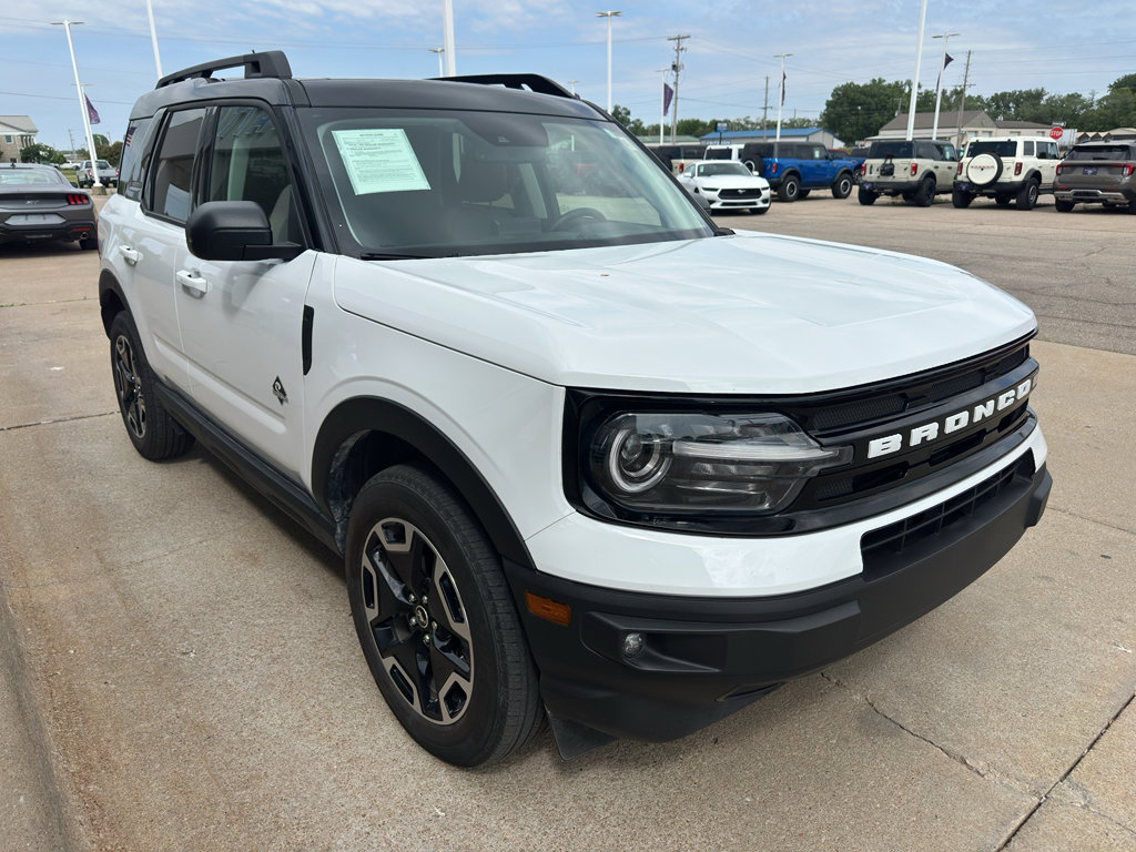 Used 2024 Ford Bronco Sport Outer Banks w/ Tech Package AWD/4WD image 2