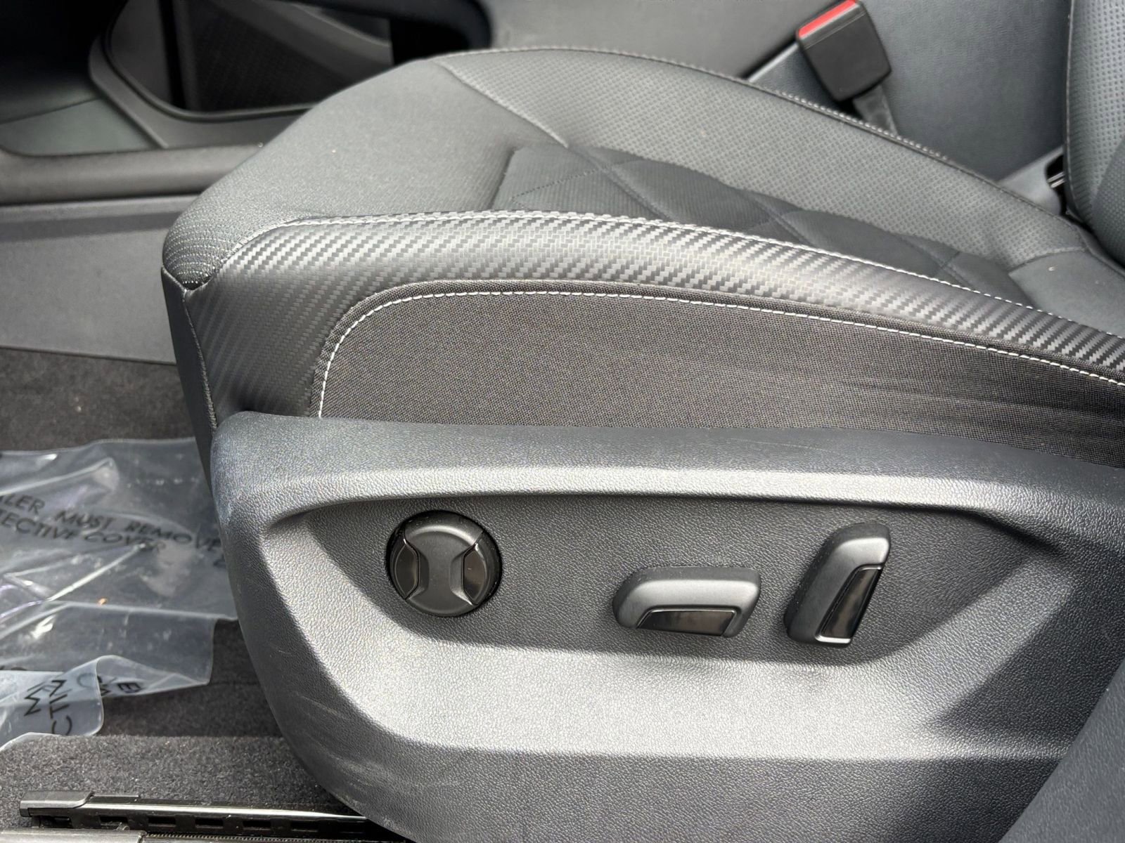 Used 2025 Volkswagen Atlas Cross Sport SE FWD image 22