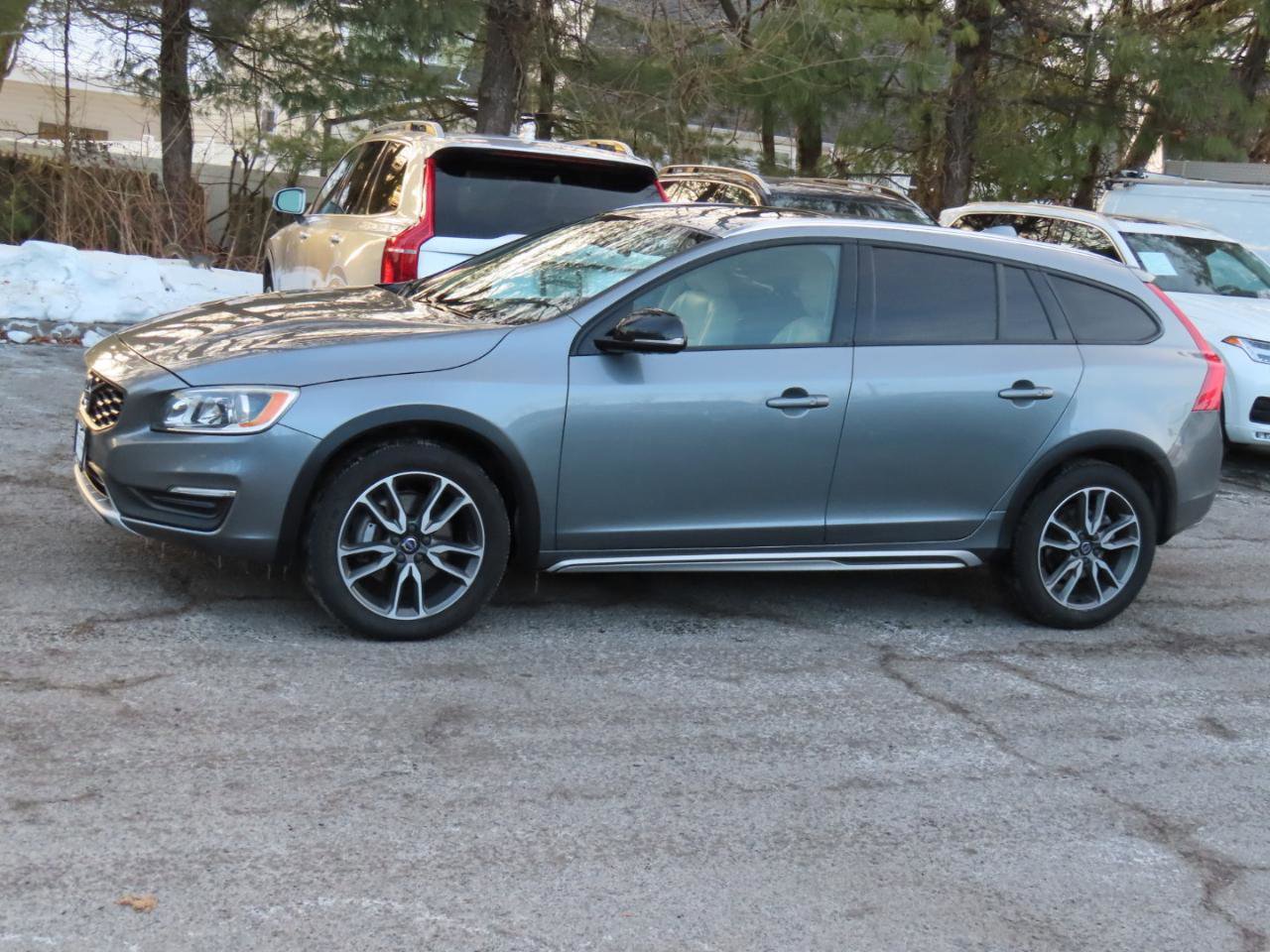 Used 2017 Volvo V60 T5 Cross Country w/ Climate Package image 2