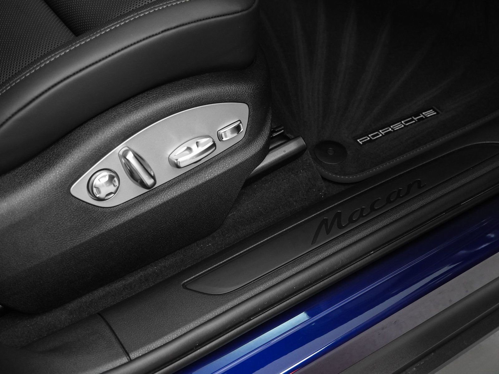 Certified 2025 Porsche Macan image 18