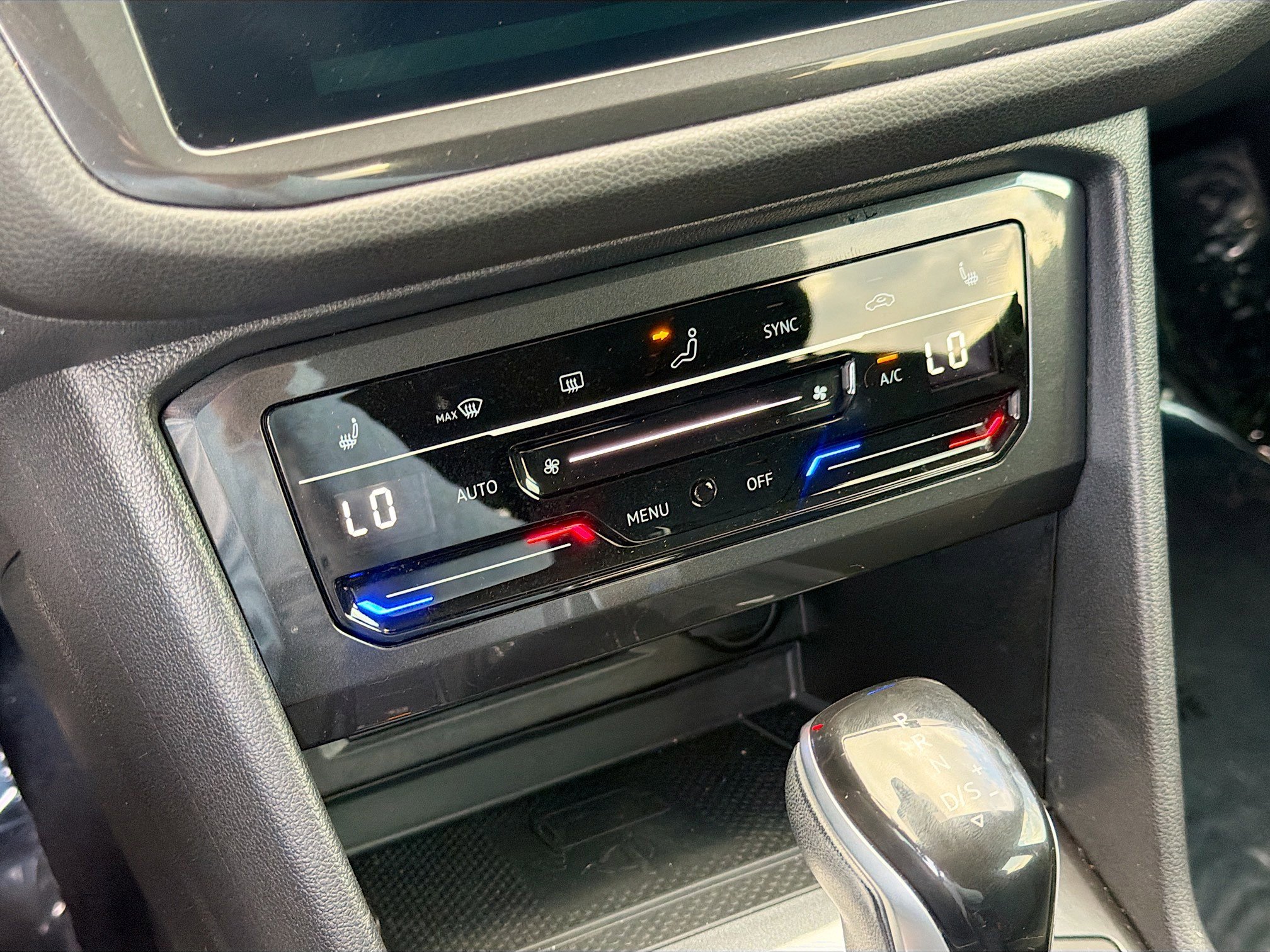 Used 2023 Volkswagen Tiguan SE image 31