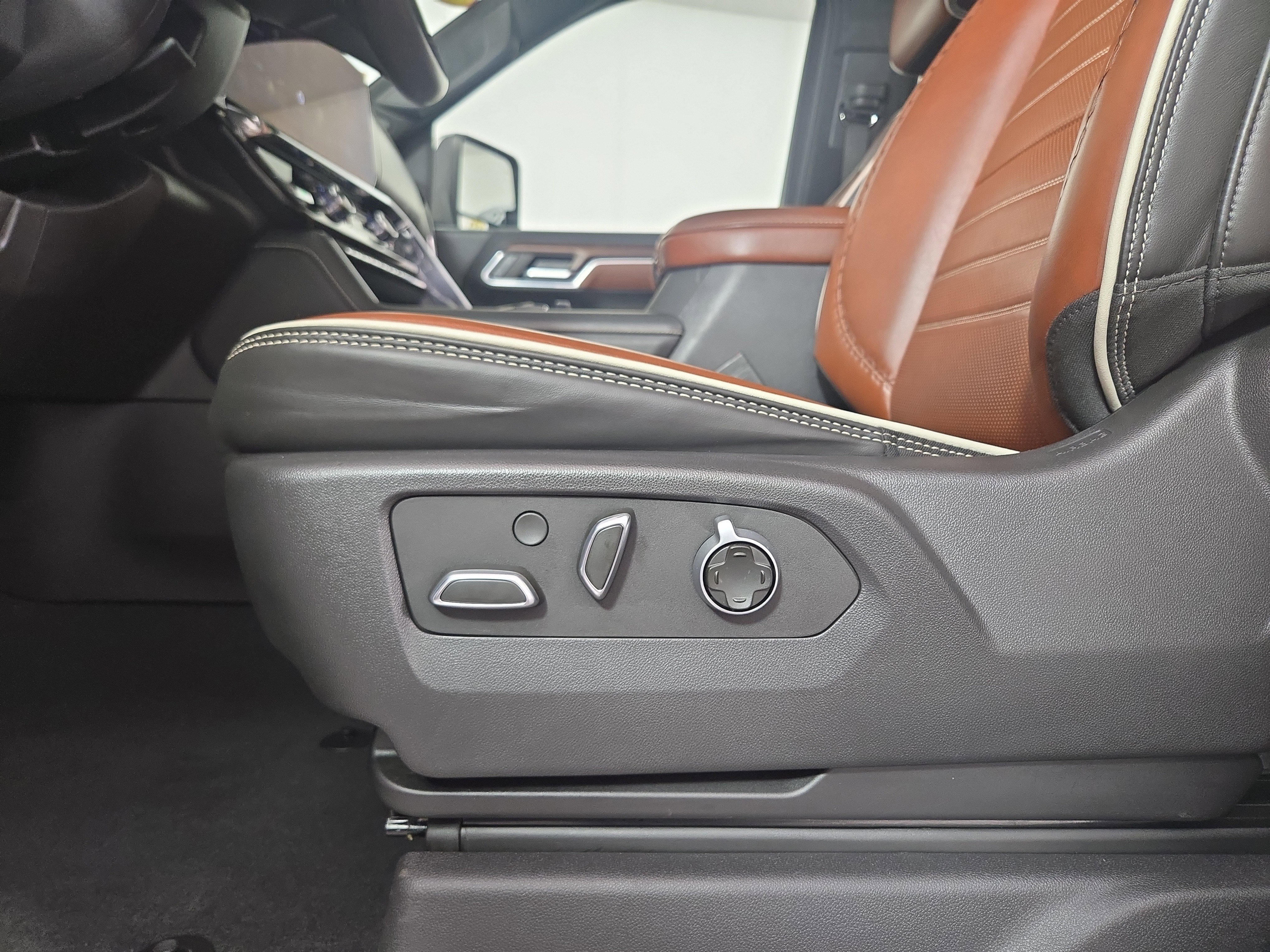 Certified 2024 GMC Sierra 3500 Denali Ultimate image 31