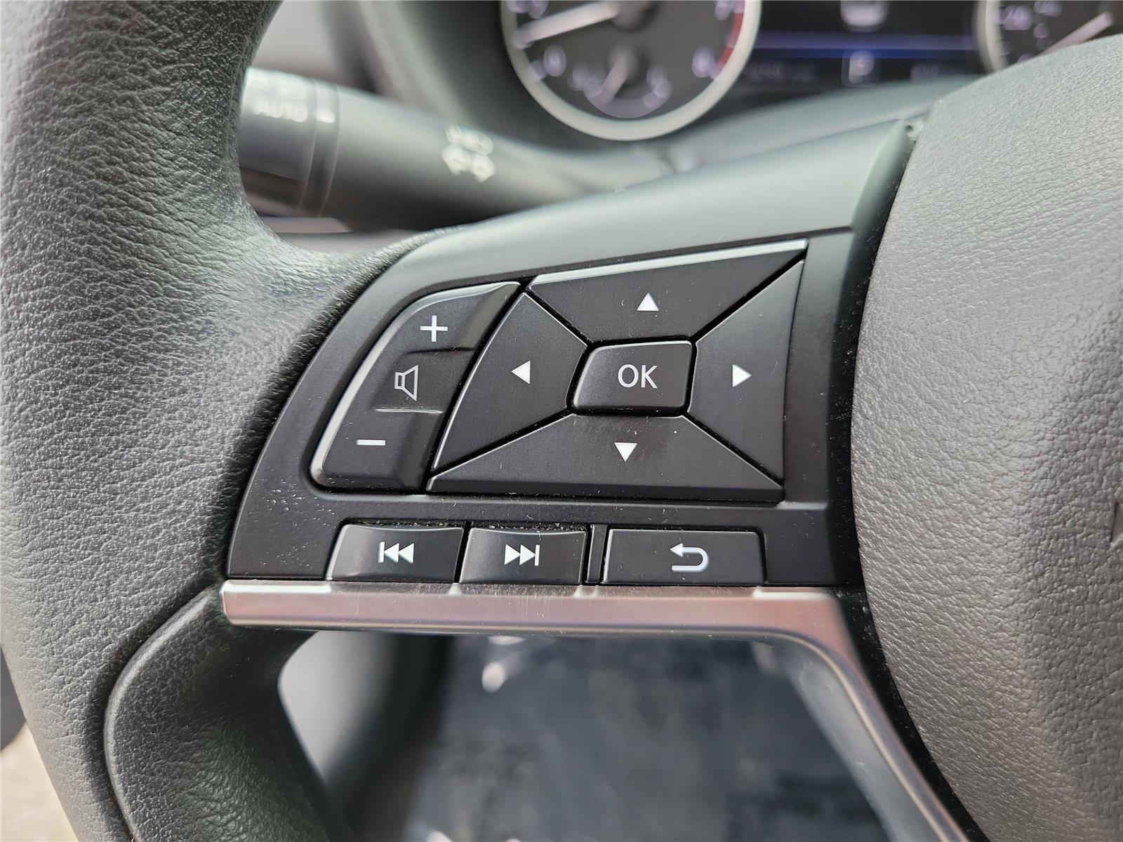 Used 2024 Nissan Sentra SV FWD image 21