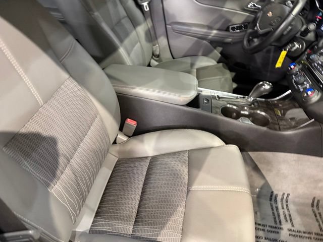 Used 2015 Chevrolet Impala LT w/ Convenience Package FWD image 27