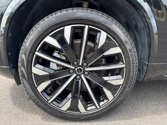 Certified 2025 Volvo XC90 B6 Plus AWD/4WD image 9