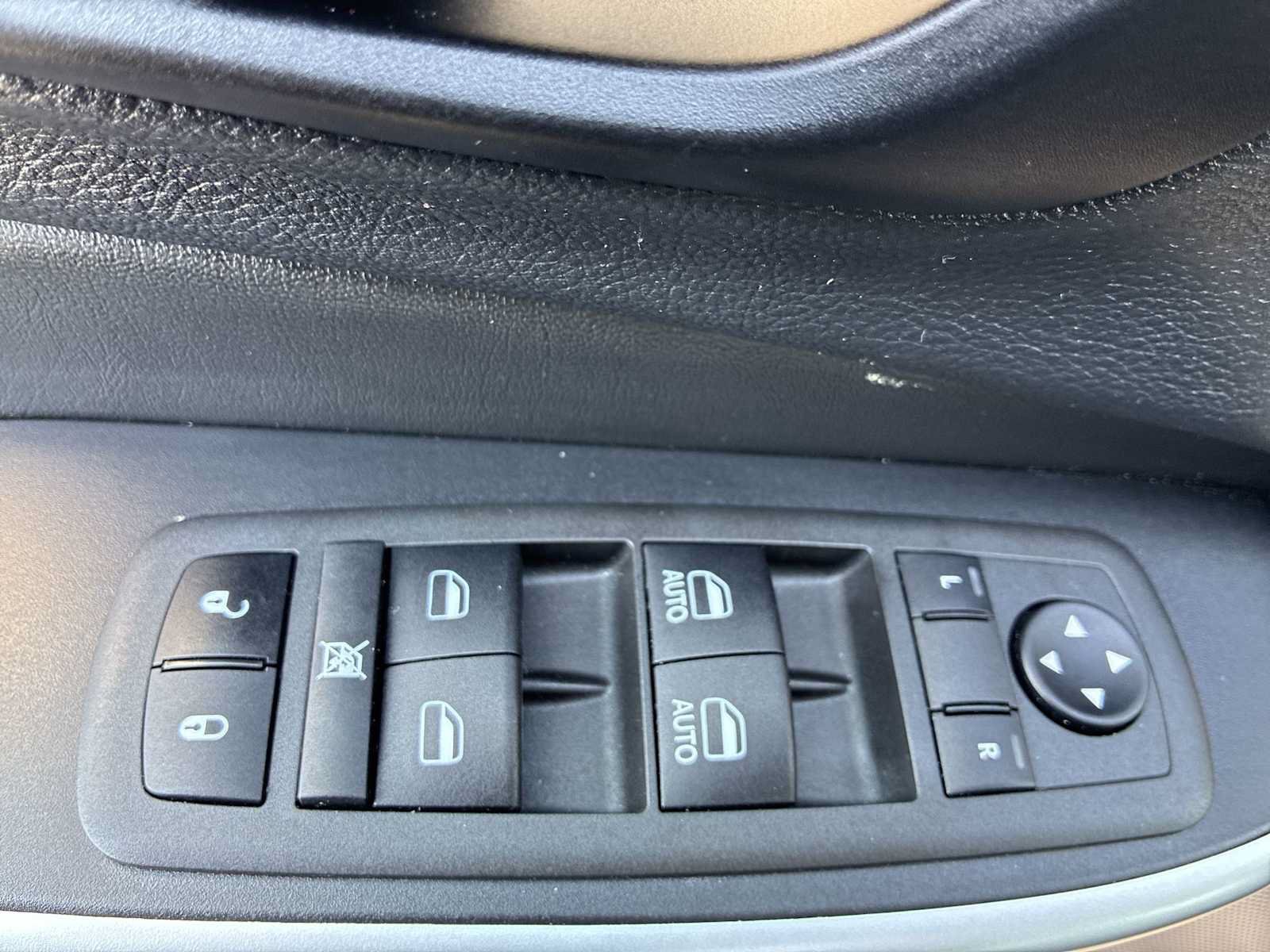 Used 2022 Jeep Cherokee Latitude AWD/4WD image 15