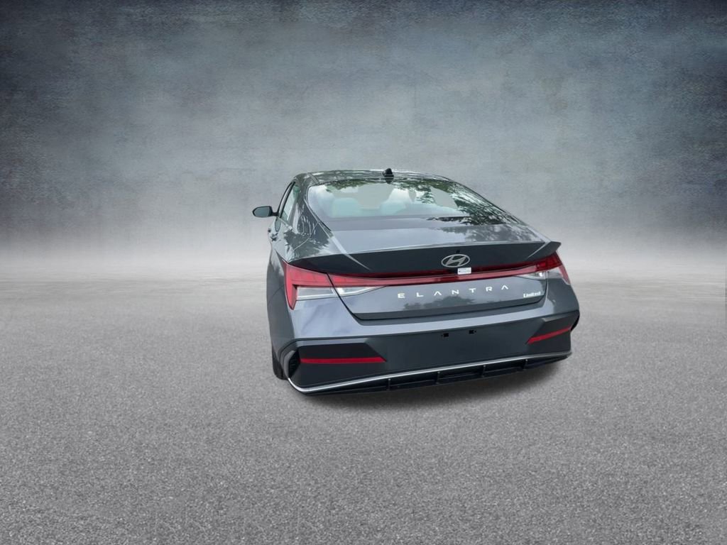 New 2025 Hyundai Elantra Limited image 18