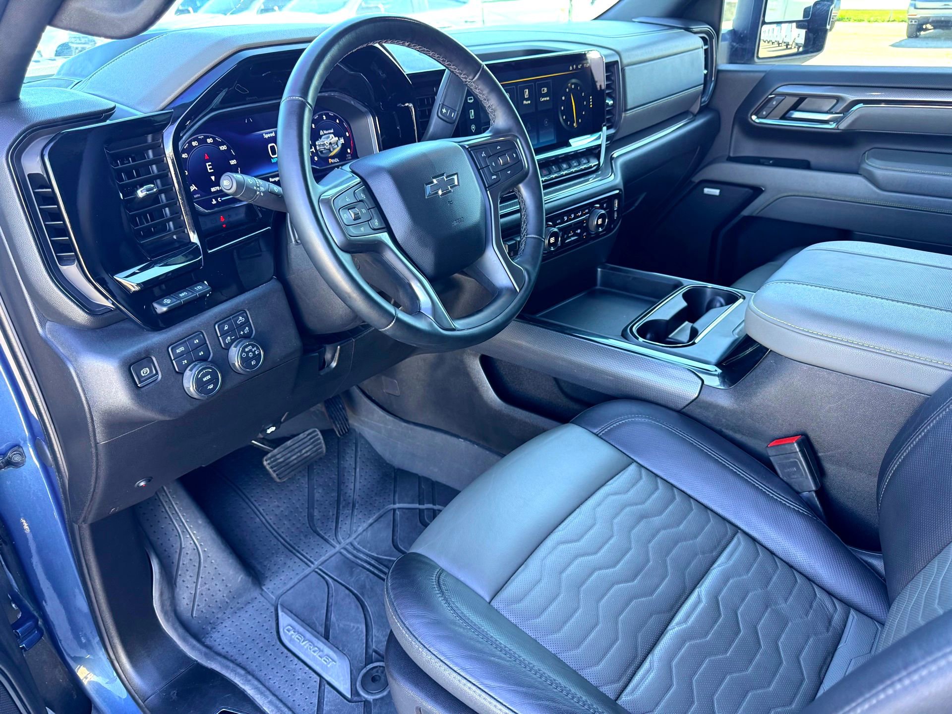 Used 2024 Chevrolet Silverado 2500 ZR2 w/ Technology Package image 13