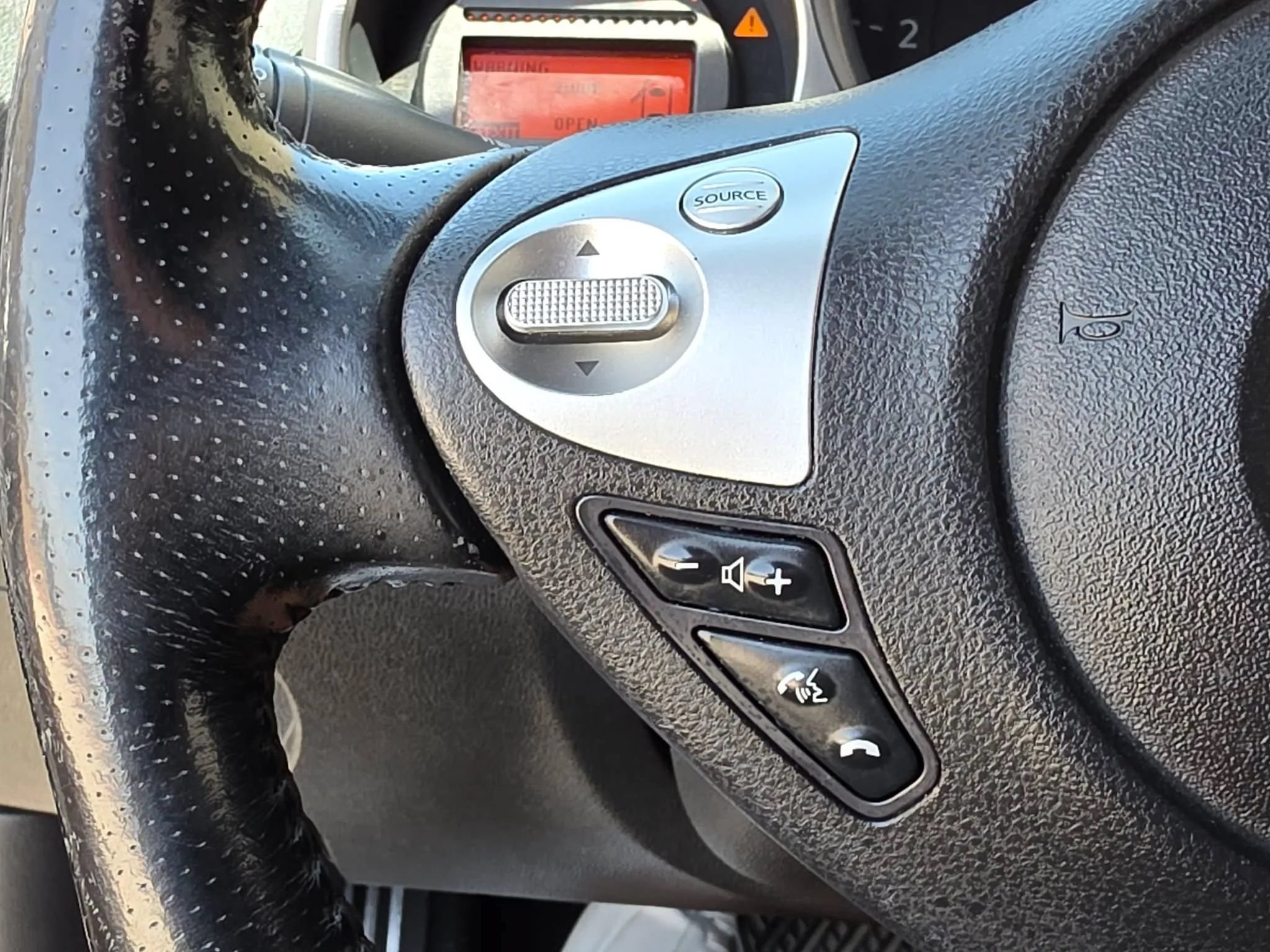 Used 2015 Nissan 370Z Coupe RWD image 14