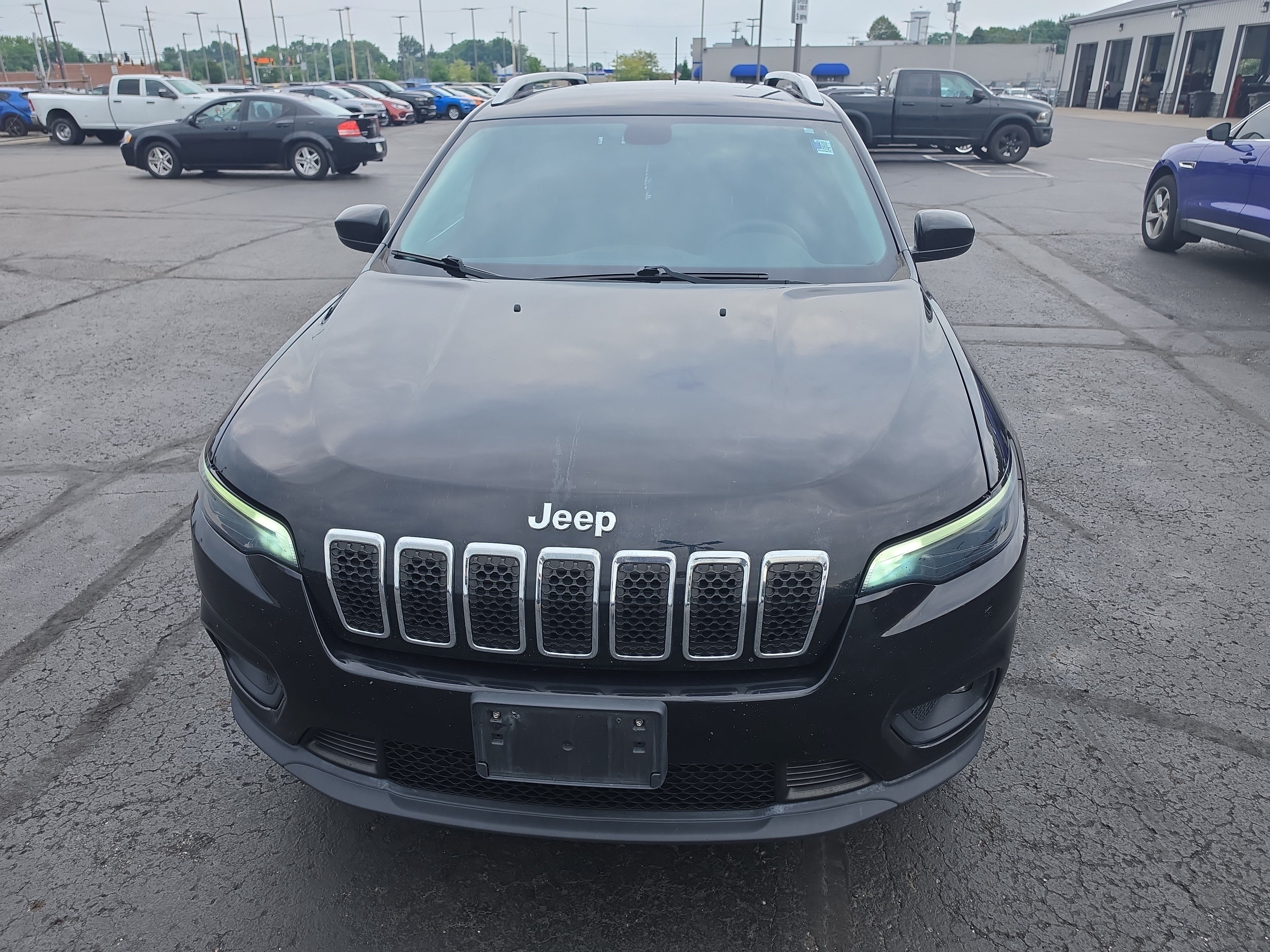 Used 2019 Jeep Cherokee Latitude w/ Popular Appearance Group AWD/4WD image 8