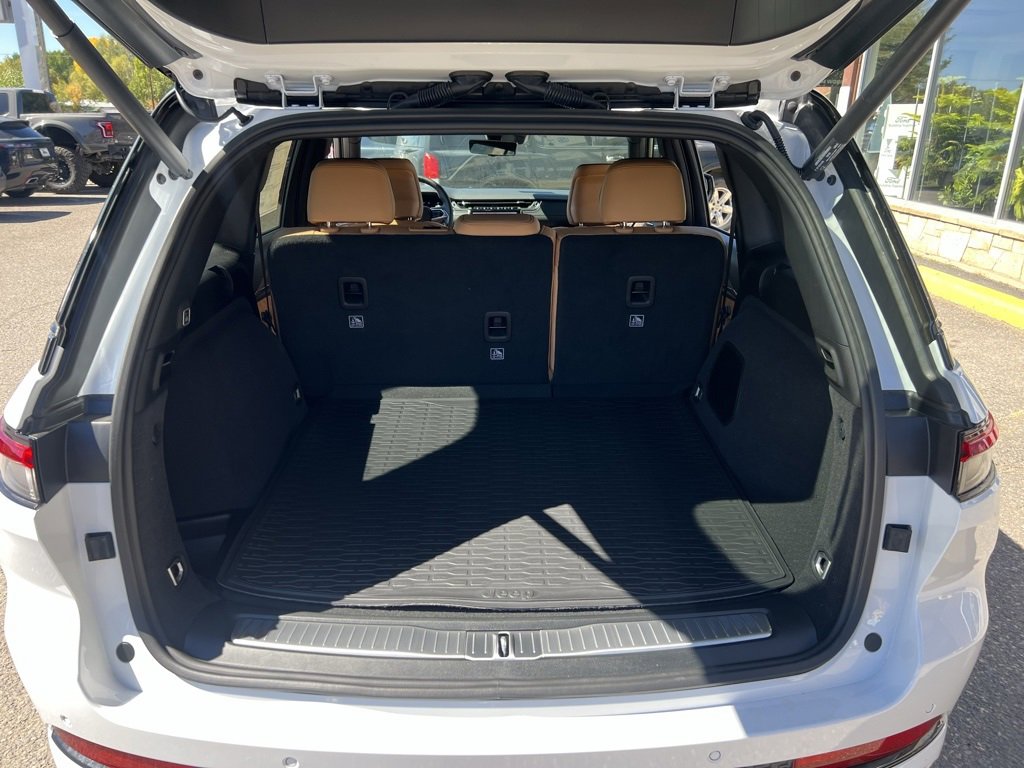 New 2025 Jeep Grand Cherokee Summit w/ Adv Protech Group IV image 16