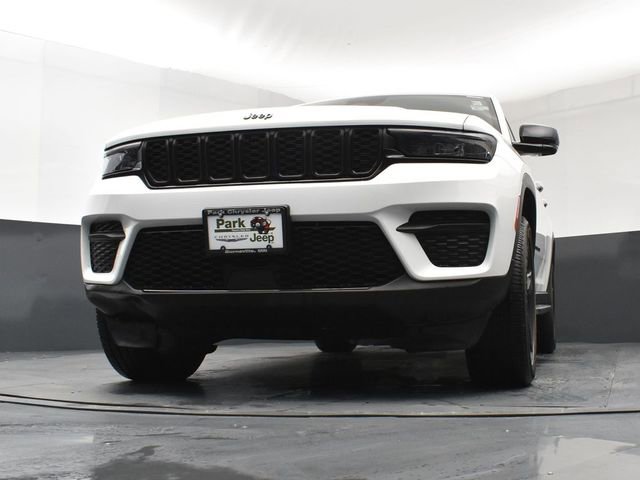 Used 2023 Jeep Grand Cherokee Altitude image 20