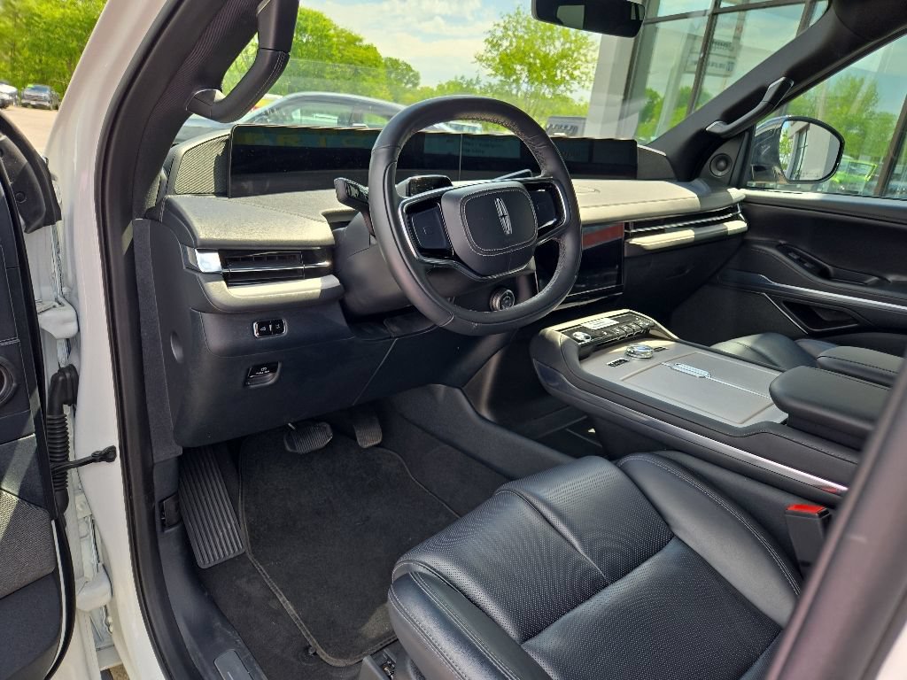 Used 2025 Lincoln Navigator Reserve w/ Jet Appearance Package AWD/4WD image 37