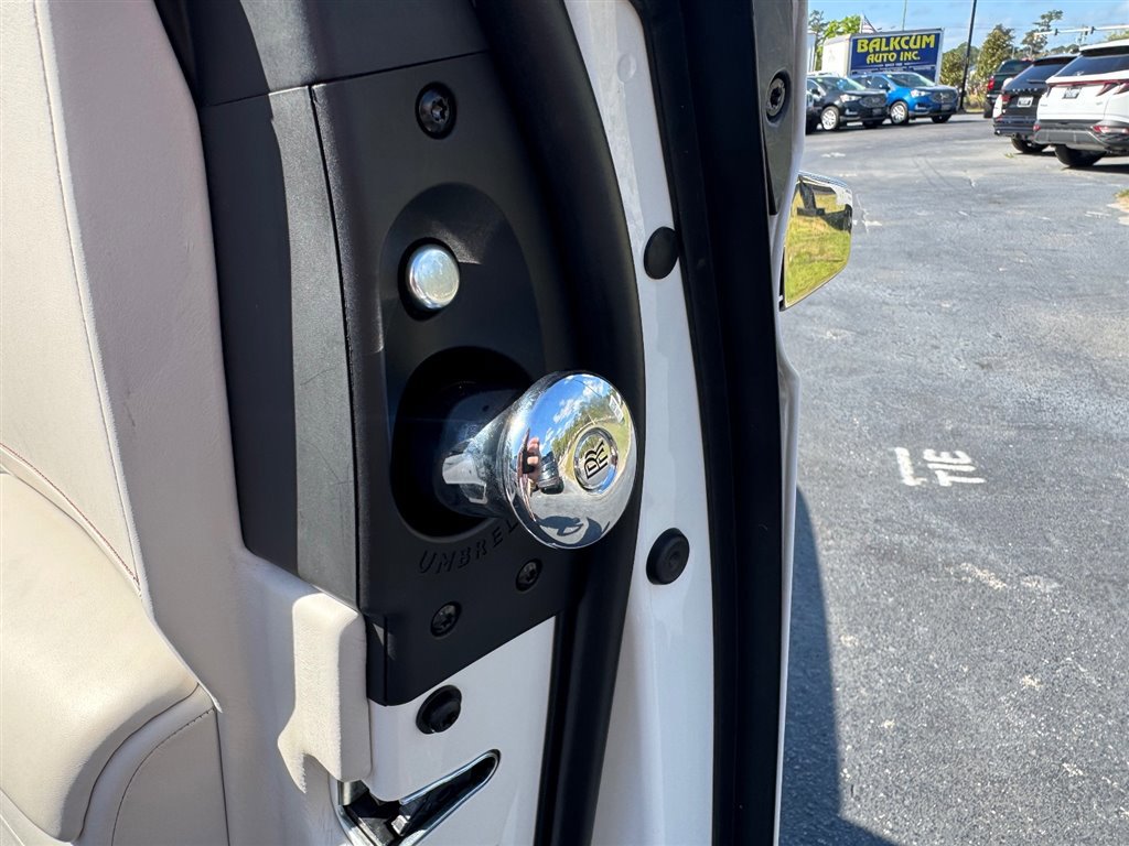 Used 2017 Rolls-Royce Ghost image 25