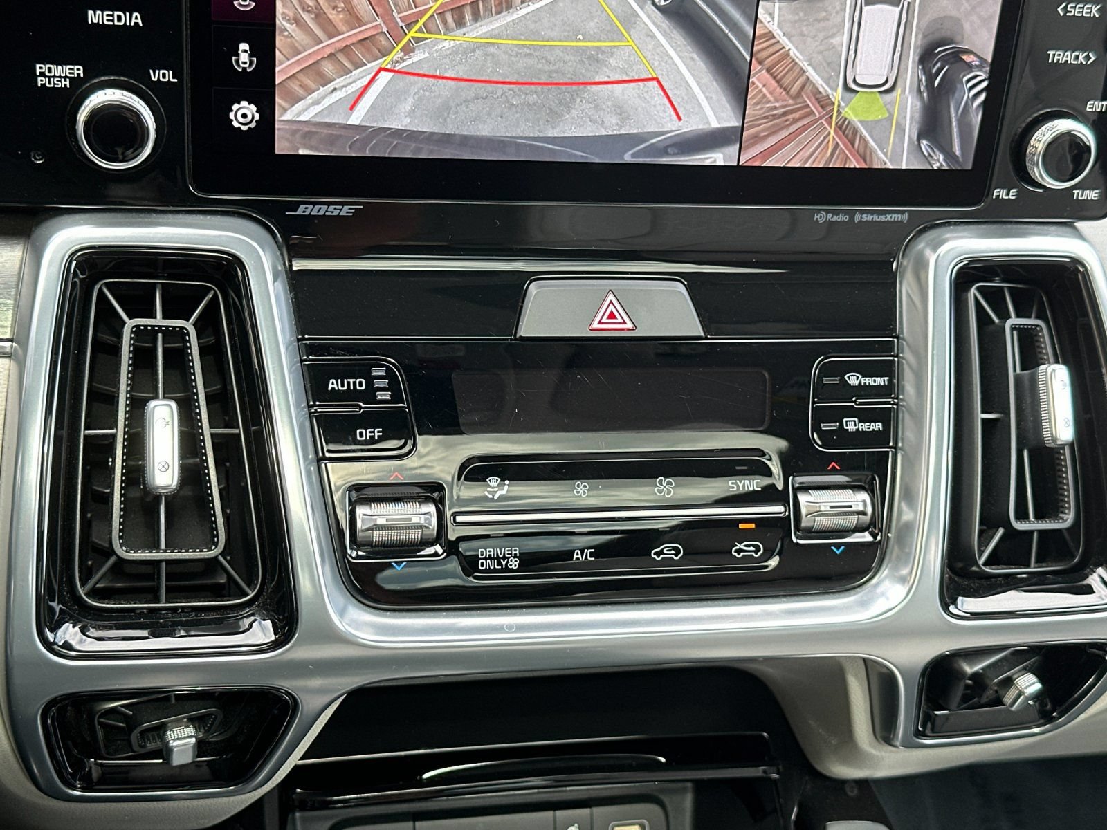 Certified 2023 Kia Sorento SX Prestige w/ Panoramic Sunroof Package AWD/4WD image 29