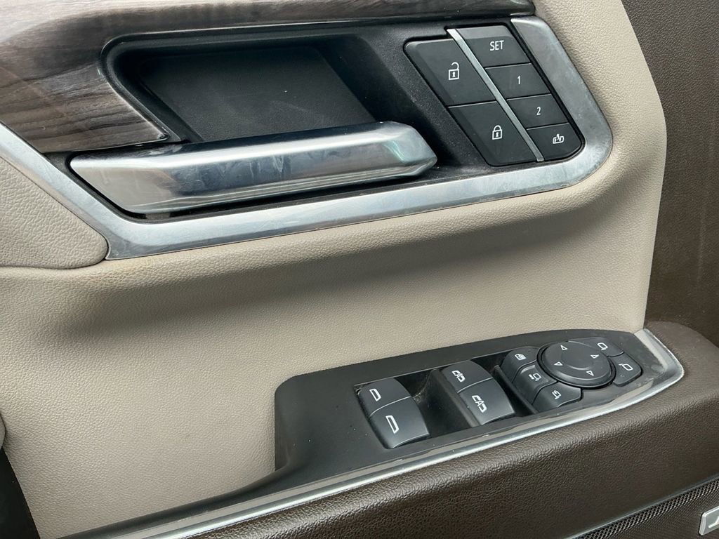 Used 2025 Chevrolet Silverado 2500 LTZ w/ LTZ Premium Package image 16