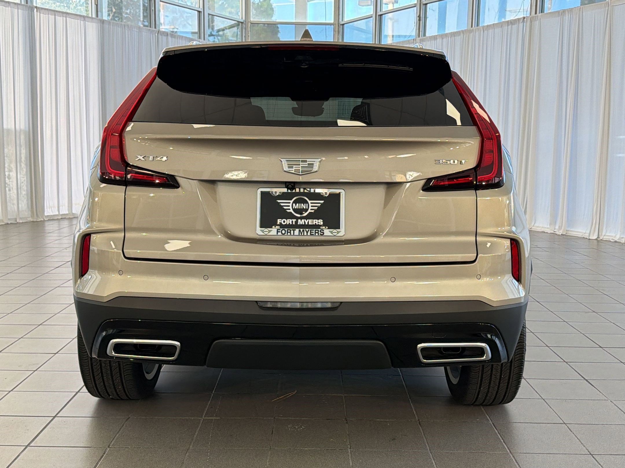 Used 2024 Cadillac XT4 Premium Luxury w/ Technology Package FWD image 10