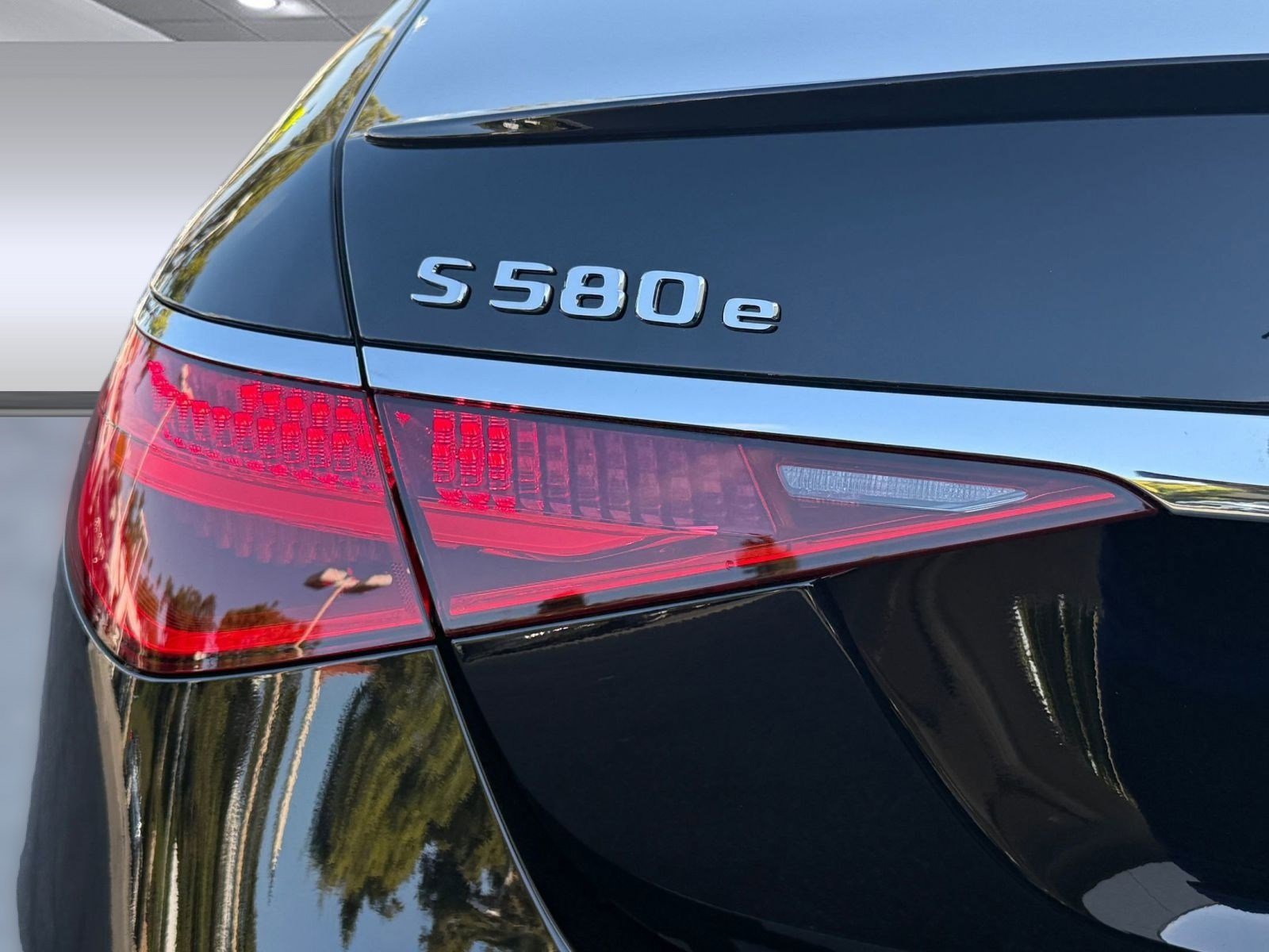New 2026 Mercedes-Benz S 580e 4MATIC Sedan image 9