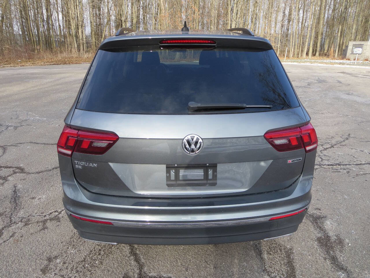 Used 2020 Volkswagen Tiguan SE w/ Panoramic Sunroof Package image 6