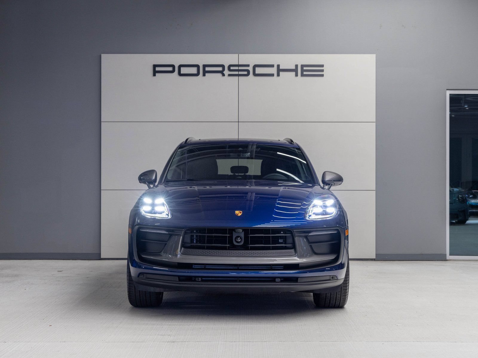 Certified 2026 Porsche Macan Turbo AWD/4WD image 10