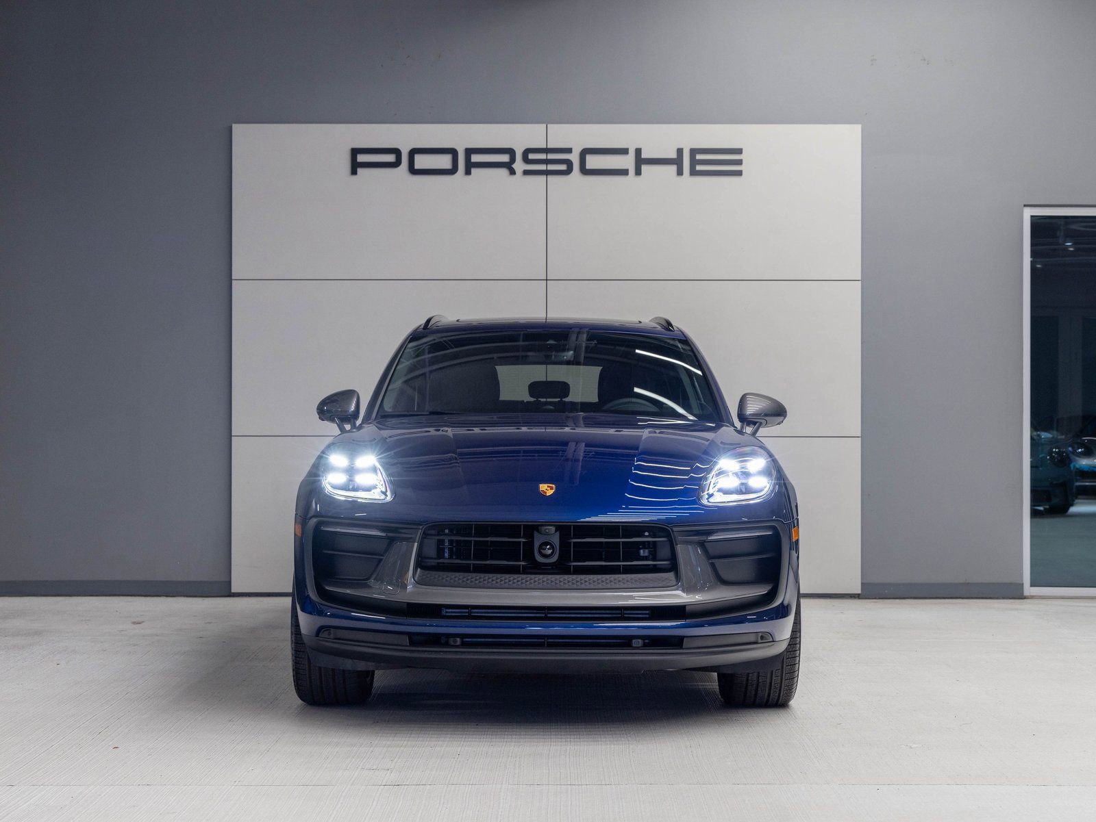 Certified 2026 Porsche Macan Turbo AWD/4WD image 10