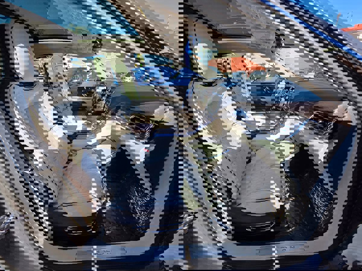 Used 2017 Lincoln Continental Black Label w/ Rear-seat Package image 12