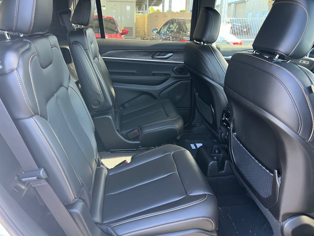 New 2026 Jeep Grand Cherokee L Limited AWD/4WD image 18