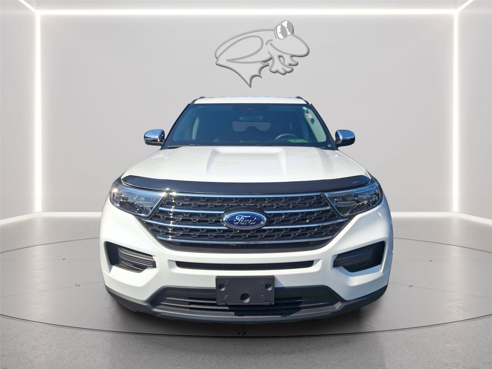 Used 2024 Ford Explorer XLT AWD/4WD image 2