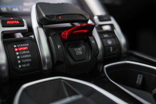 Used 2021 Lamborghini Urus AWD/4WD image 44