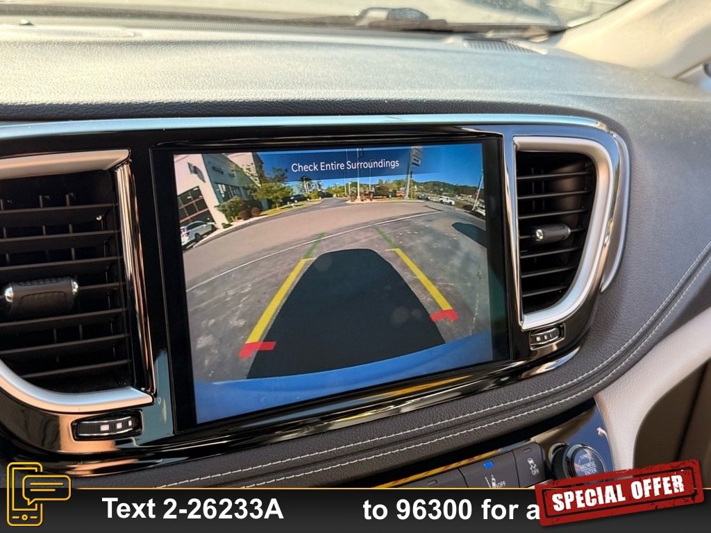 Used 2022 Chrysler Pacifica Touring-L image 23